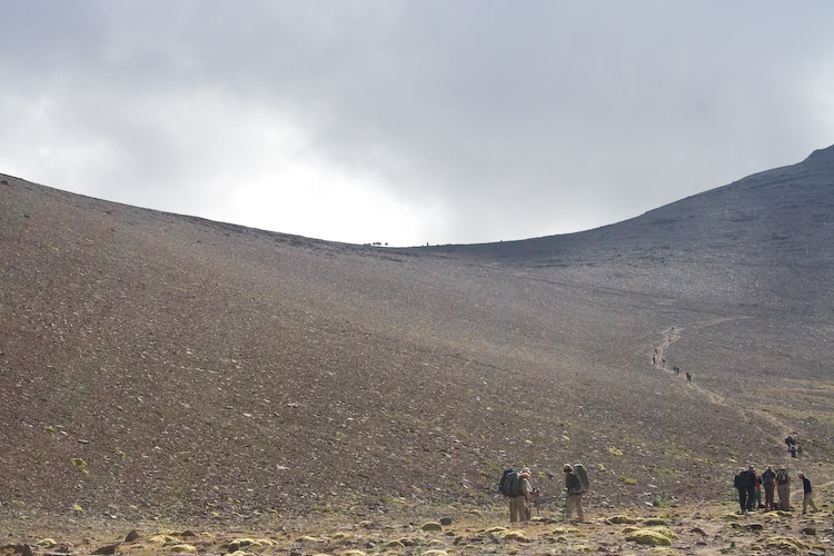 The final approach to the Kongmaru La.