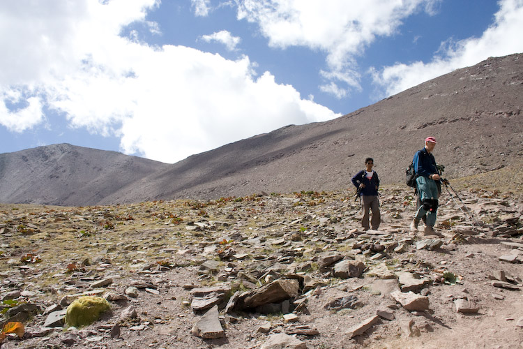 We start the long haul down from the pass.